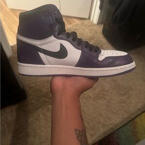 Jordan 1 Court purple 2.0 size 8.5. Good condition lightly worn.
